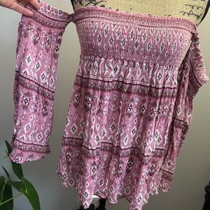 I’m selling this peach love off shoulder top color pink size S